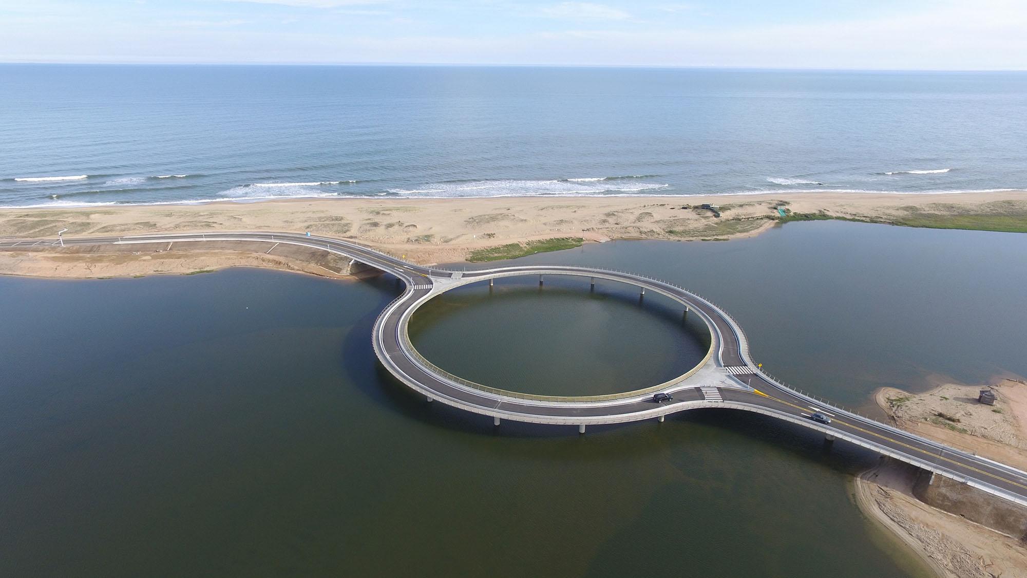 Puente Laguna Garzón – El Puente de Forma Circular