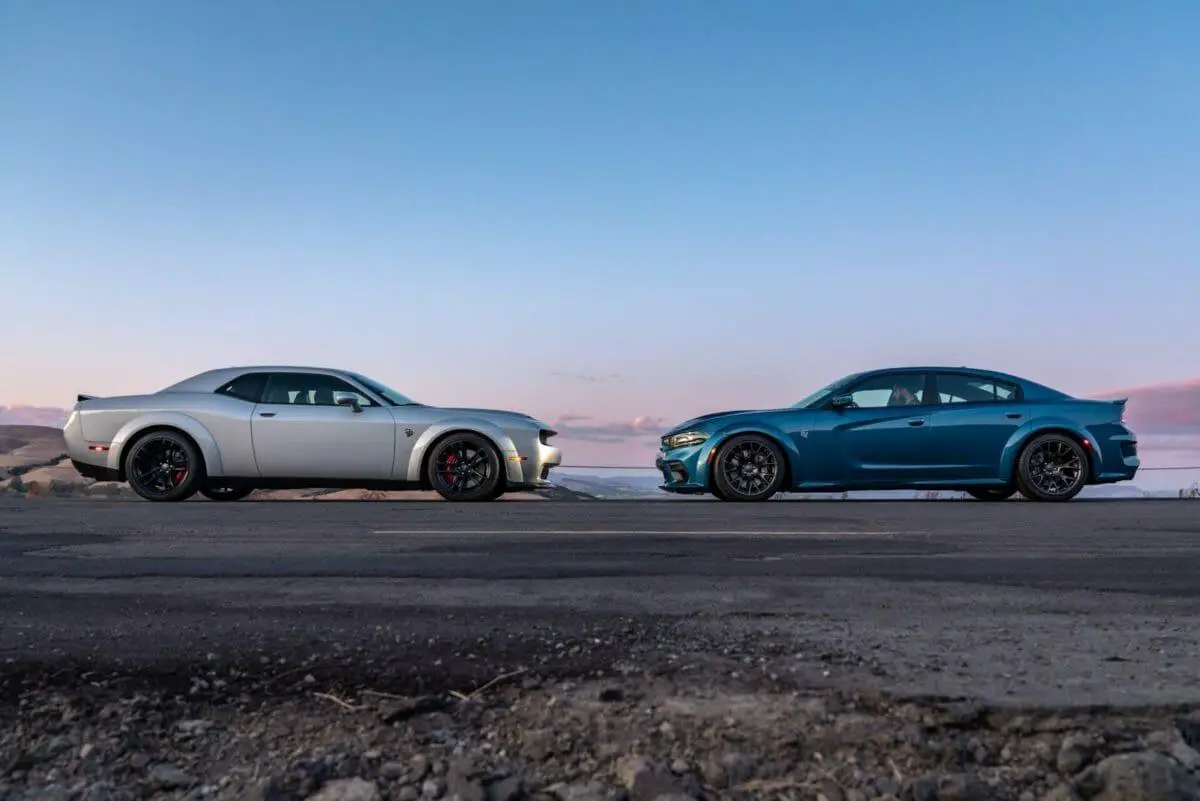 Dodge Challenger 2020 y Dodge Charger SRT Hellcat 2020 Widebody - Foto de Stellantis