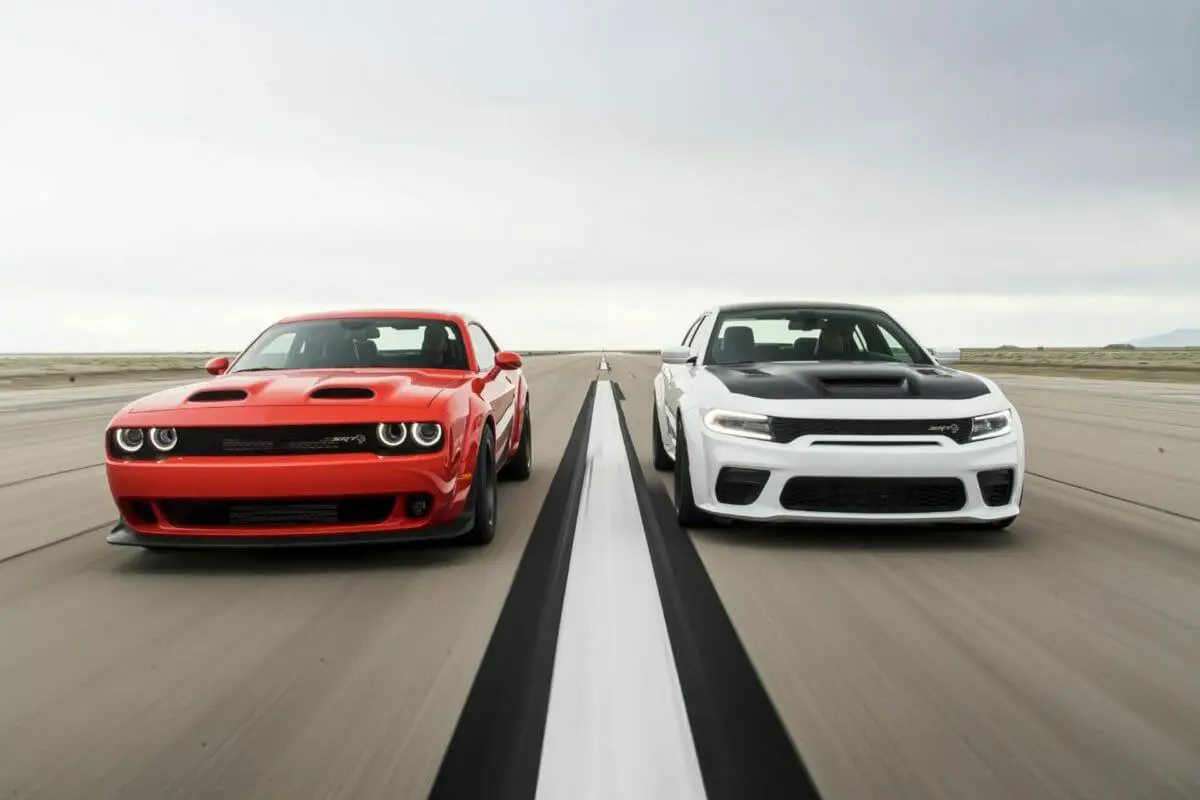 Dodge Challenger SRT Super Stock 2020 y Dodge Charger SRT Hellcat 2021 - Foto de Stellantis