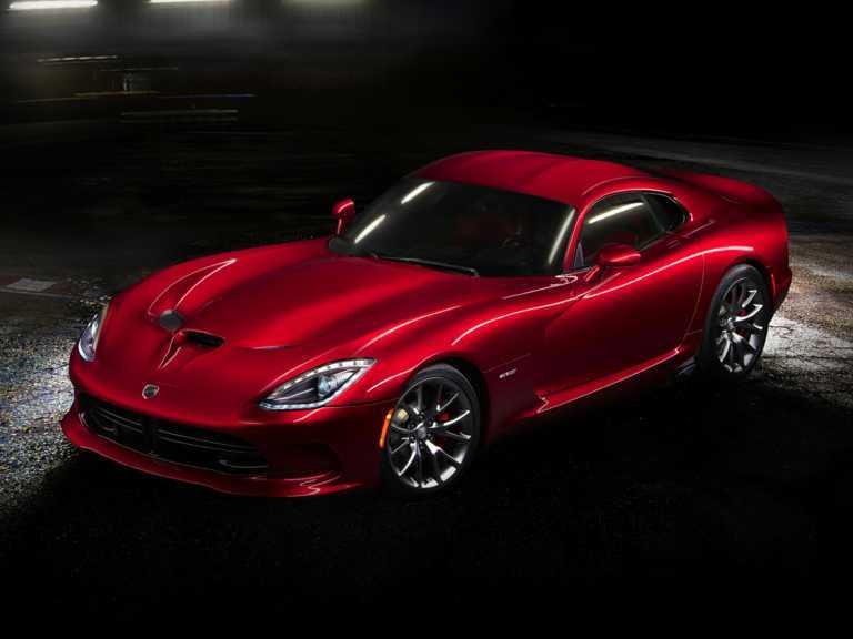 Dodge Viper 2017 rojo desde el lado del conductor delantero