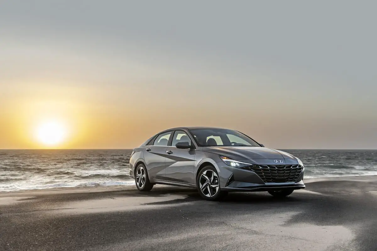 Elantra Hybrid 2021 - Foto de Hyundai