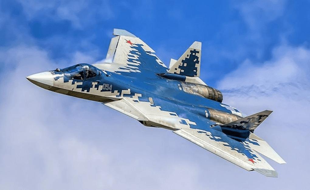 ¡F-22 Raptor vs. Su-57 Felon! ¡Batalla de aviones de 5ª generación!