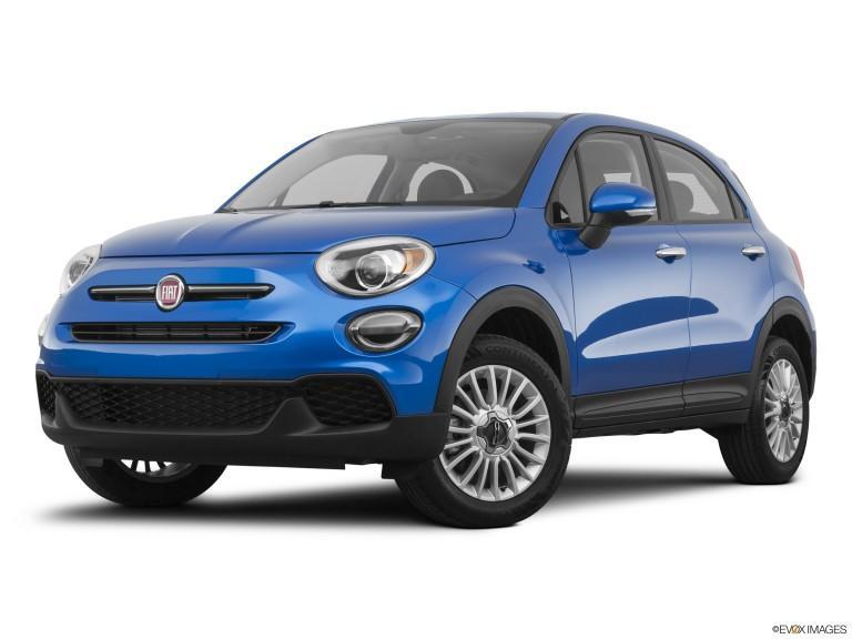 Fiat 2020 azul 500 con fondo blanco