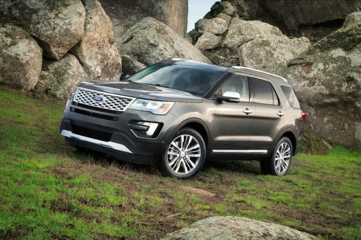 Ford Explorer Platinum 2016 - Foto por Ford