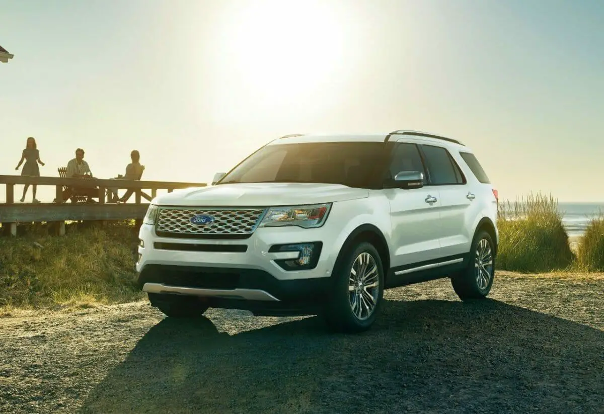 Ford Explorer Platinum 2017 - Foto por Ford