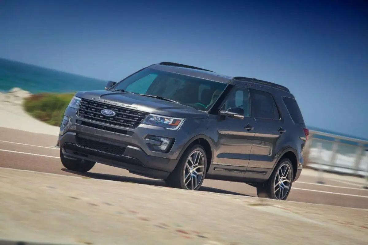 Ford Explorer Sport 2017 - Foto por Ford