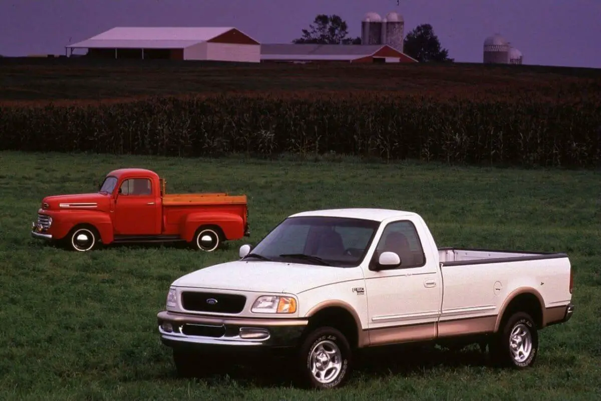 Ford F-1948 de 1998 y 150 - Foto de Ford