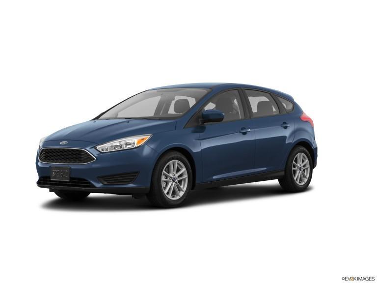 Ford Focus 2018 azul con fondo blanco
