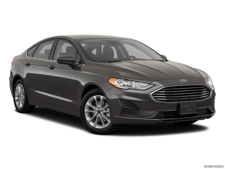 Ford Fusion 2020 negro con fondo blanco