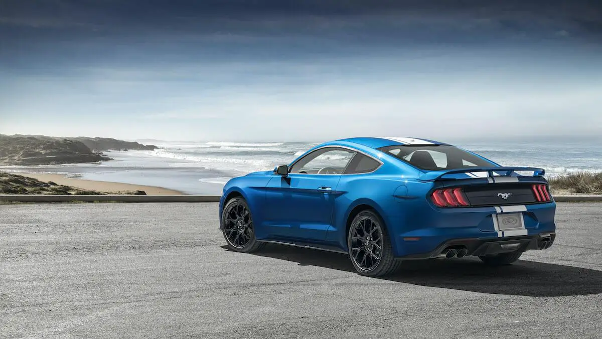 Ford Mustang EcoBoost 2019 con Performance Pack 1 - foto de Ford