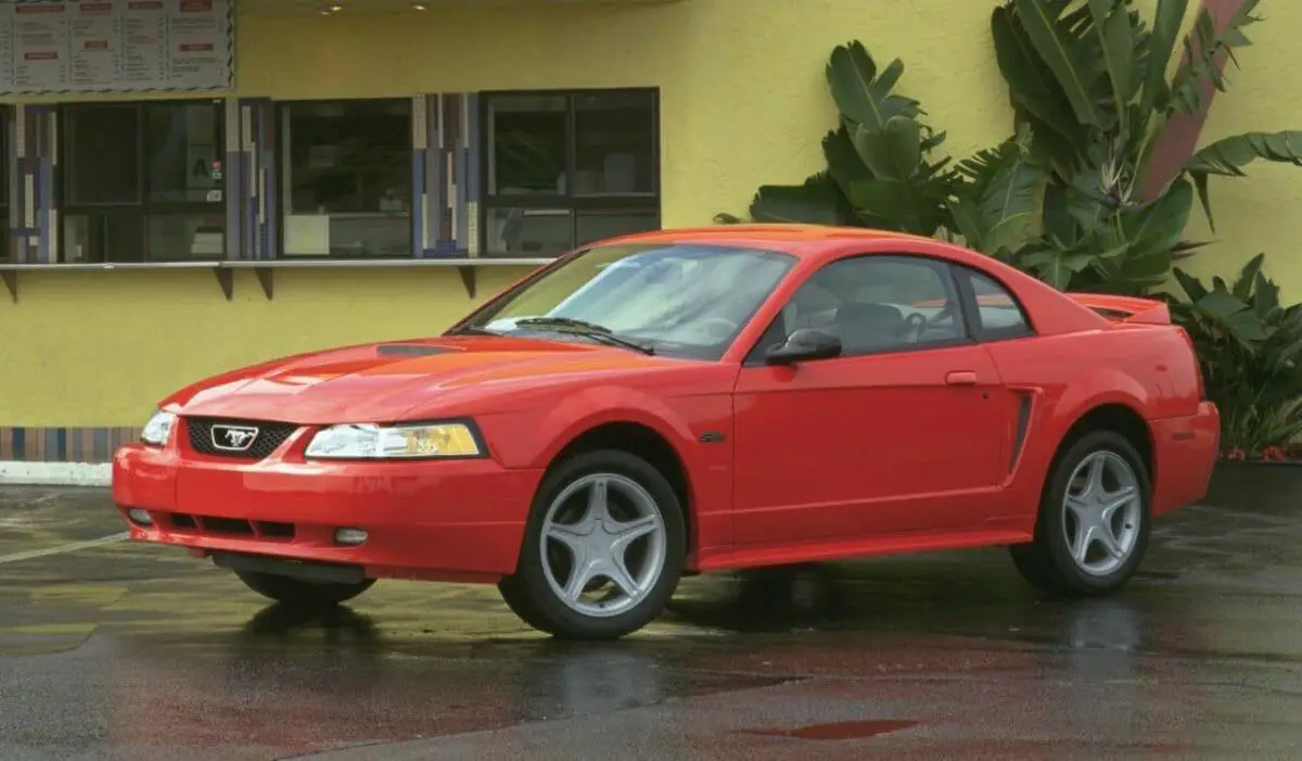 Ford Mustang GT Coupe 2000 - Foto de Ford