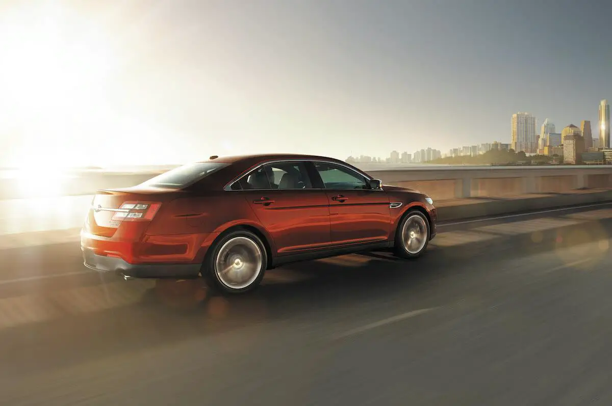 Ford Taurus 2014 - Foto por Ford