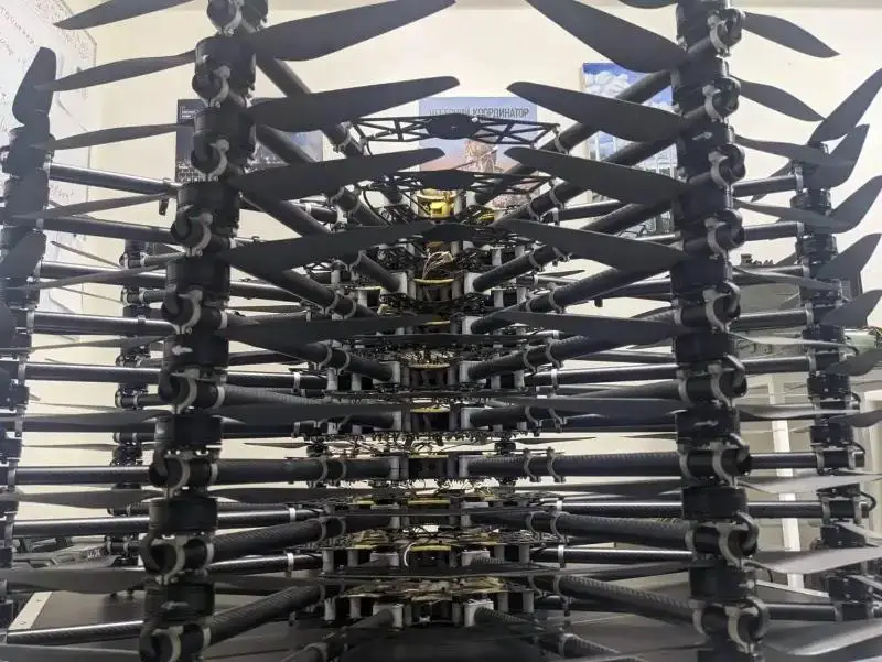 Dron Octocopter R-18
