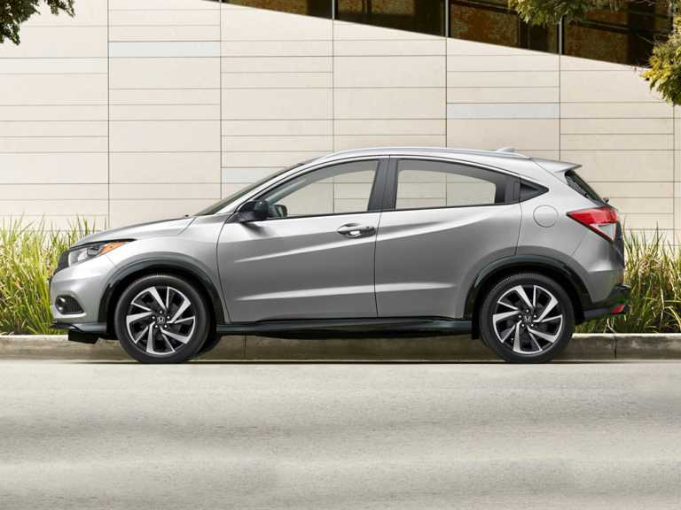 Honda HR-V 2020 plateado desde el lado del conductor