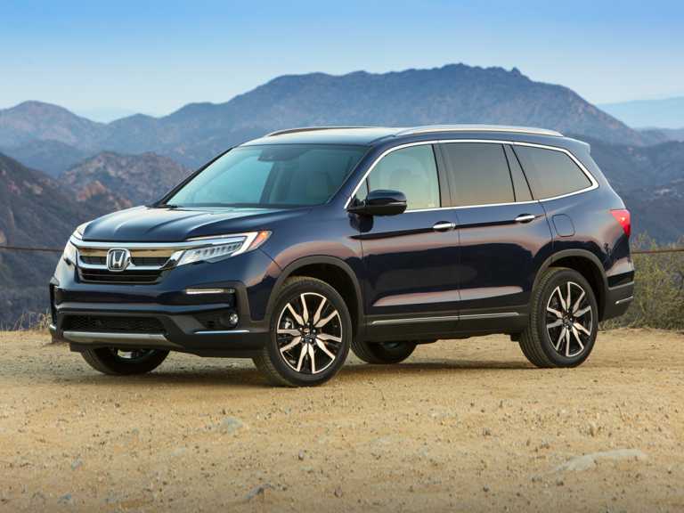 Honda Pilot 2020 azul desde el lado del conductor delantero
