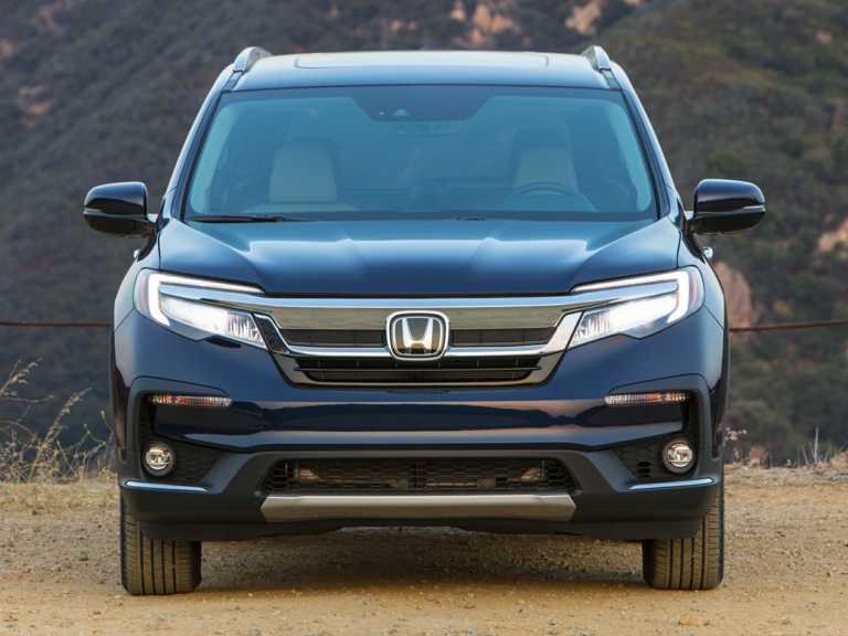 Honda Pilot 2020 azul desde la parte delantera