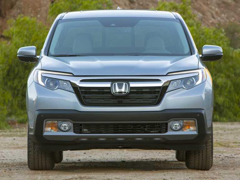 Honda Ridgeline 2017 gris desde la parte delantera
