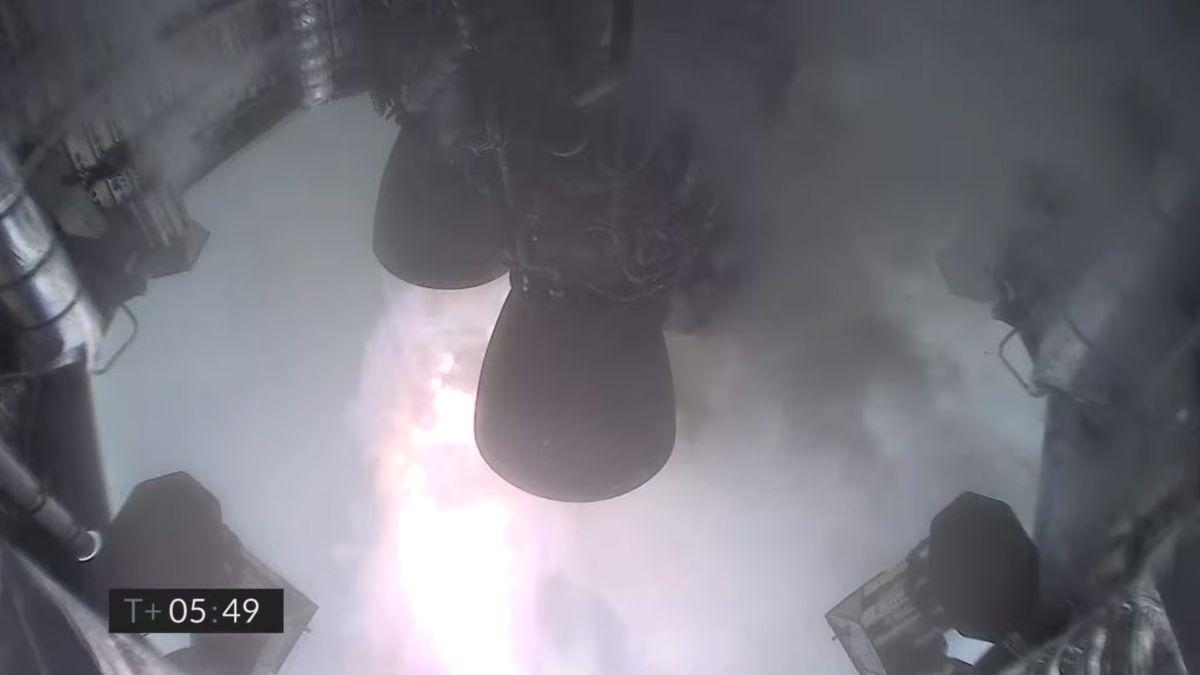 ¡Starship SN11 explota al aterrizar en la niebla!