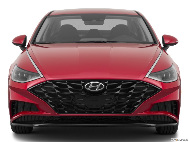 Hyundai Sonata 2020 rojo desde el frente - Historia del vehículo