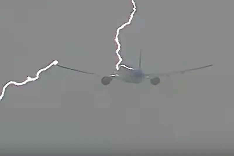 ¿Qué pasa si un avión es alcanzado por un rayo?