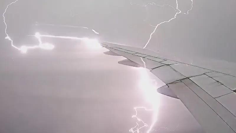 ¿Qué tan peligroso es el rayo para el avión?
