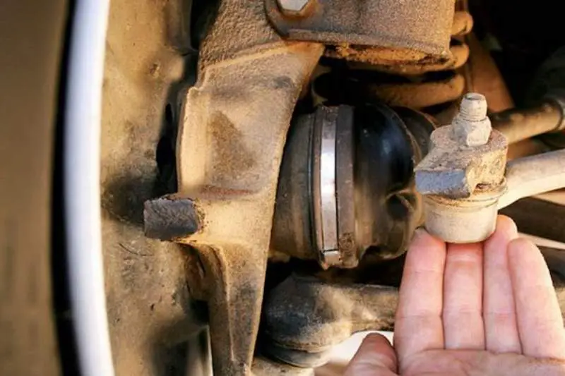 ¿Qué hace que el interior de un neumático se desgaste?