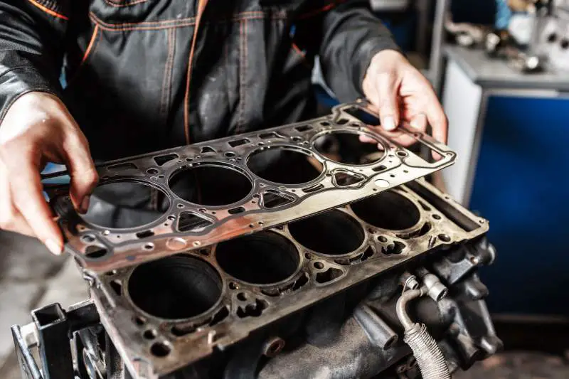 ¿Cómo reparar fugas en una junta de culata?