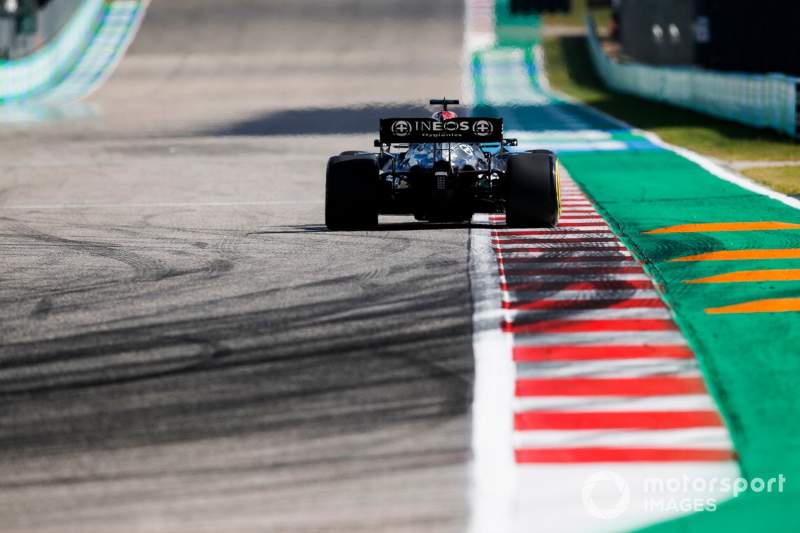 ¿Qué tiene que ser Mercedes F1 para ser TAN rápido en las rectas?