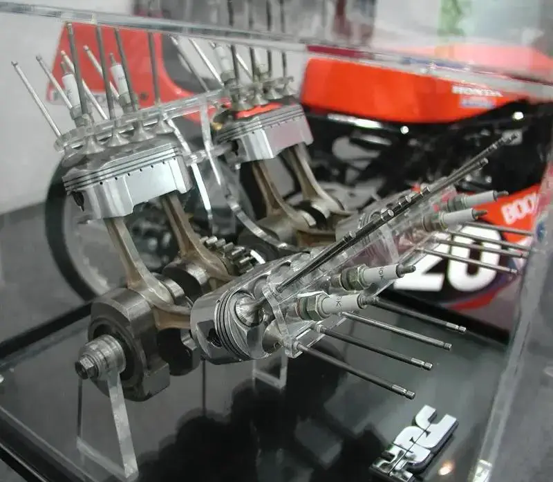4- Motor Honda NR750