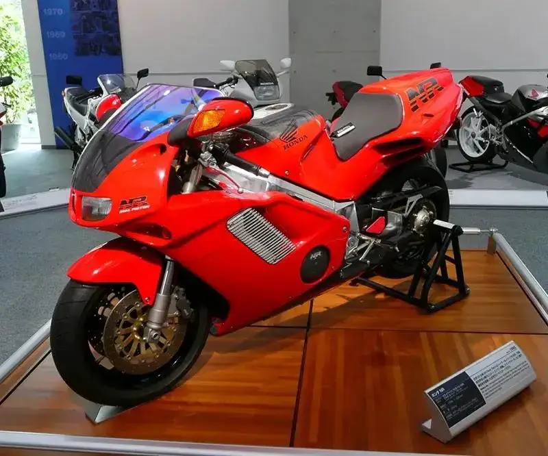 4- Motor Honda NR750