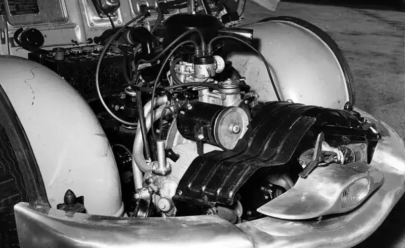 8- Motor Boxer Panhard de dos cilindros