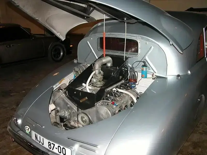 10- Tatra V-8 refrigerado por aire