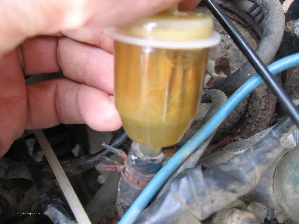 ¿Qué pasa con el azúcar en el tanque de gasolina?
