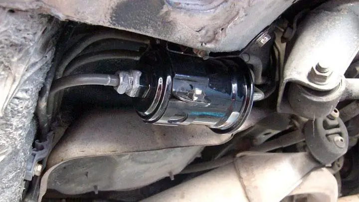 ¿Qué pasa con el azúcar en el tanque de gasolina?