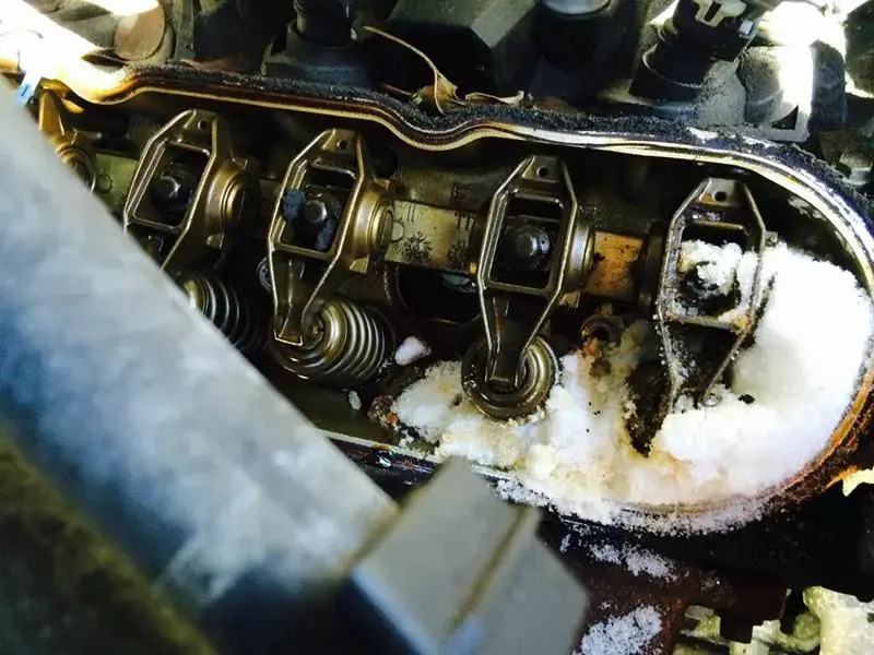 ¿Qué pasa con el azúcar en el tanque de gasolina?