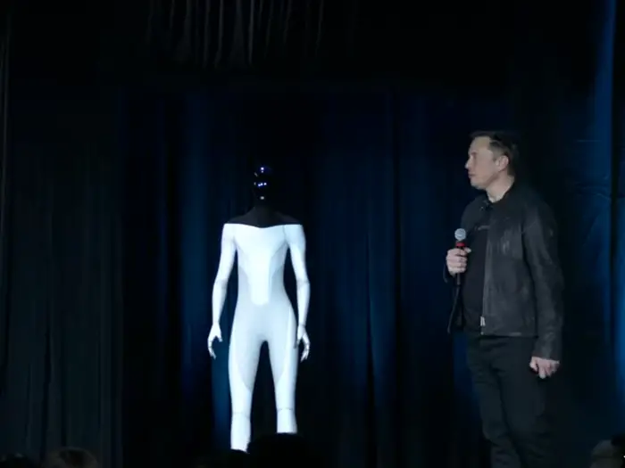 ¡Tesla Bot viene a reemplazar a los trabajadores humanos!
