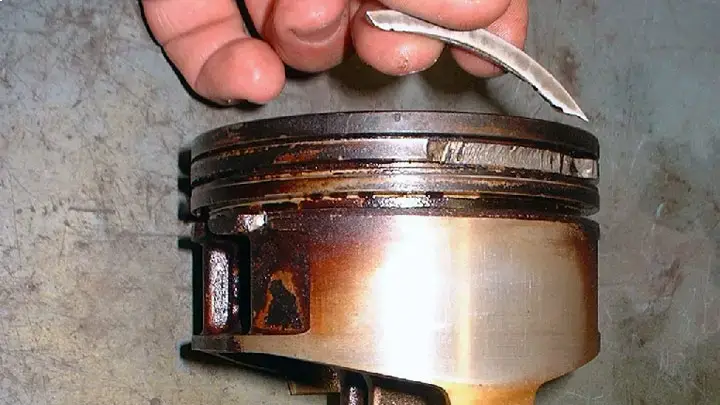 2. Carga pesada en los anillos del pistón