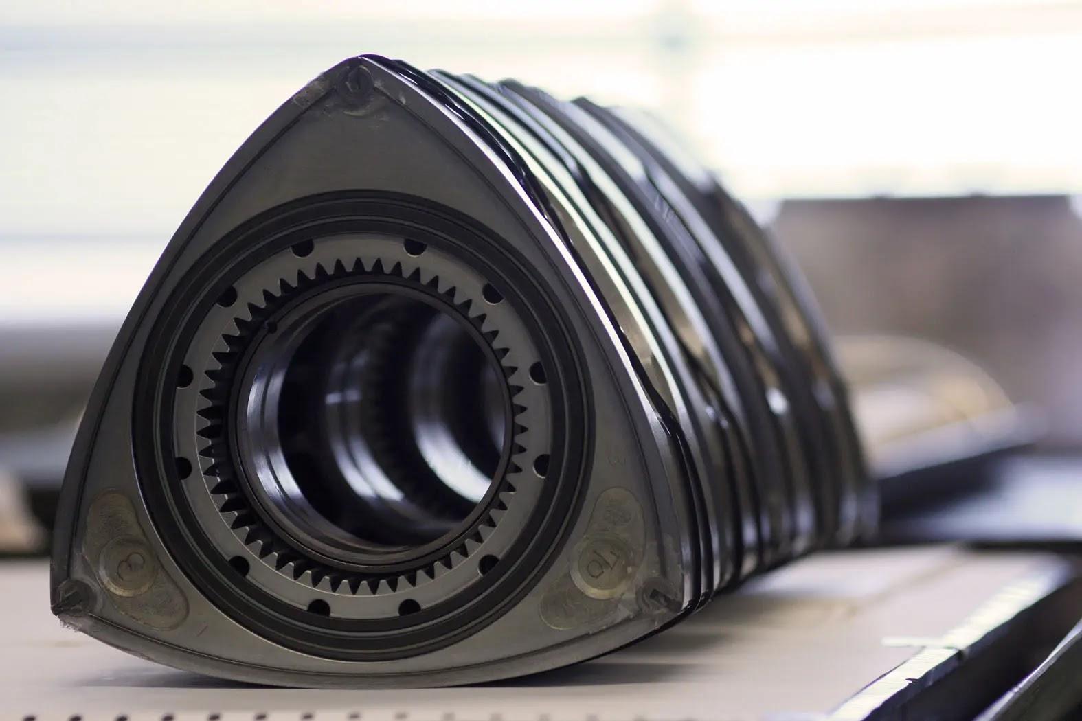 ¿Cuáles son las ventajas del motor rotativo?