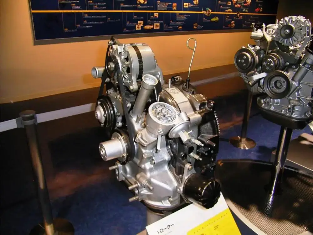 ¿Cuáles son las ventajas del motor rotativo?