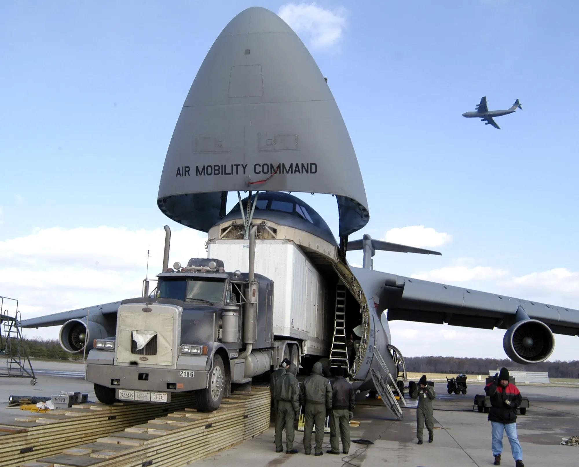 ¿Por qué el C-5 Galaxy es una bestia militar de transporte?