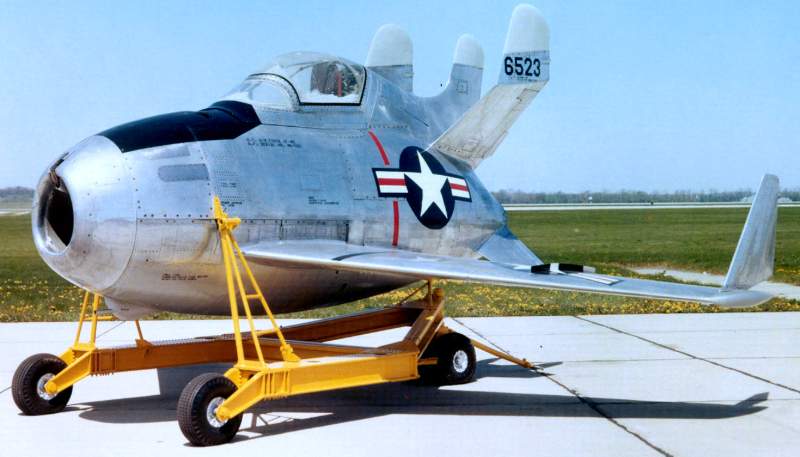 2. El McDonnell XF-85 "Goblin" vivió fiel a su apodo