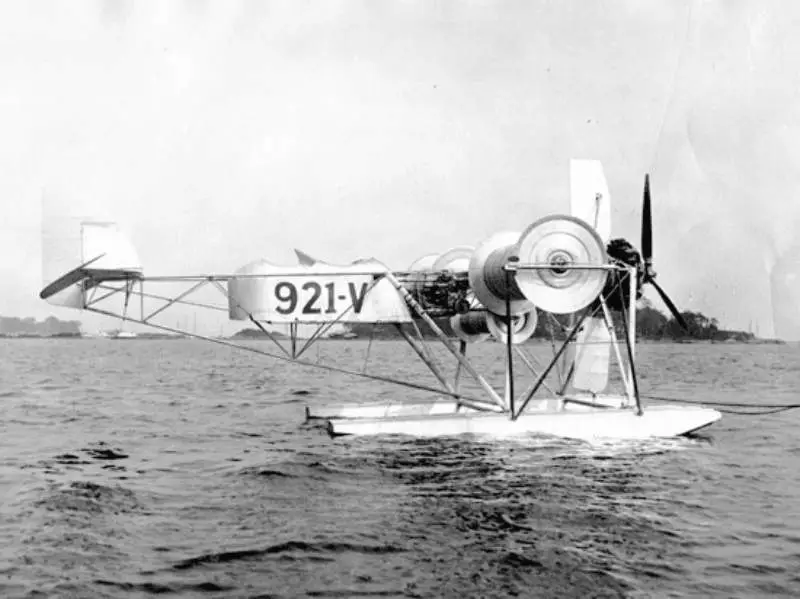 9. Otro avión único es el Plymouth A-A-2004