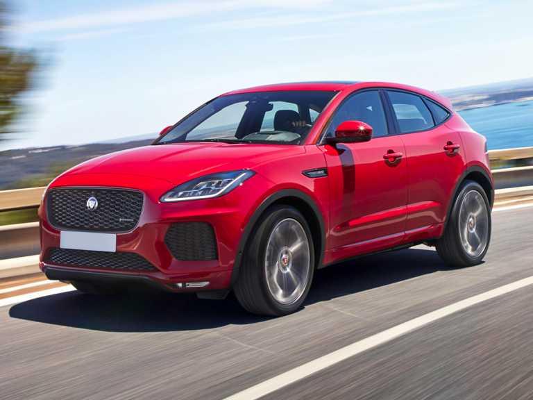 Jaguar E-Pace rojo en movimiento