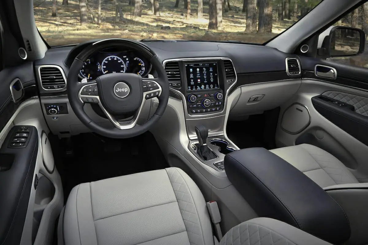 Jeep Grand Cherokee Summit 2017 - Foto de Stellantis