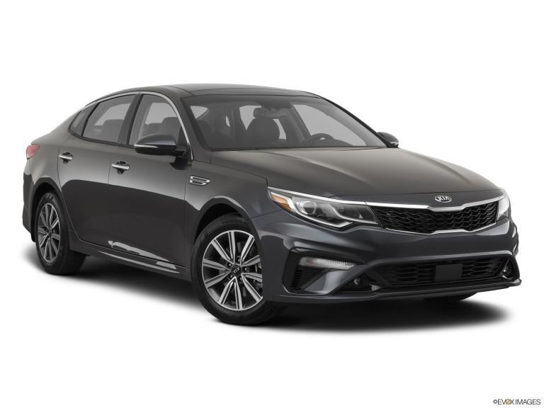 Kia Optima 2020 negro con fondo blanco