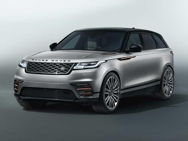 Land Rover Range Rover 2020 plateado desde el lado del conductor delantero