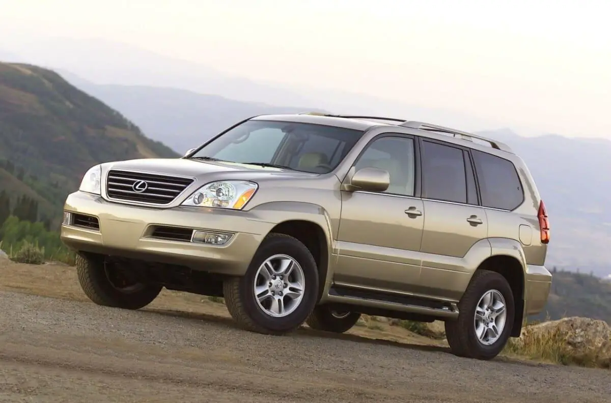 Lexus GX2003 dorado 470 en la ladera - Por Lexus