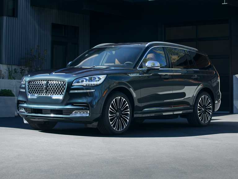 Lincoln Aviator 2020 azul desde el lado del conductor delantero