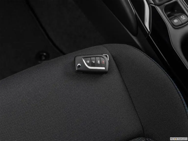 Llavero Toyota Corolla 2021 en los asientos