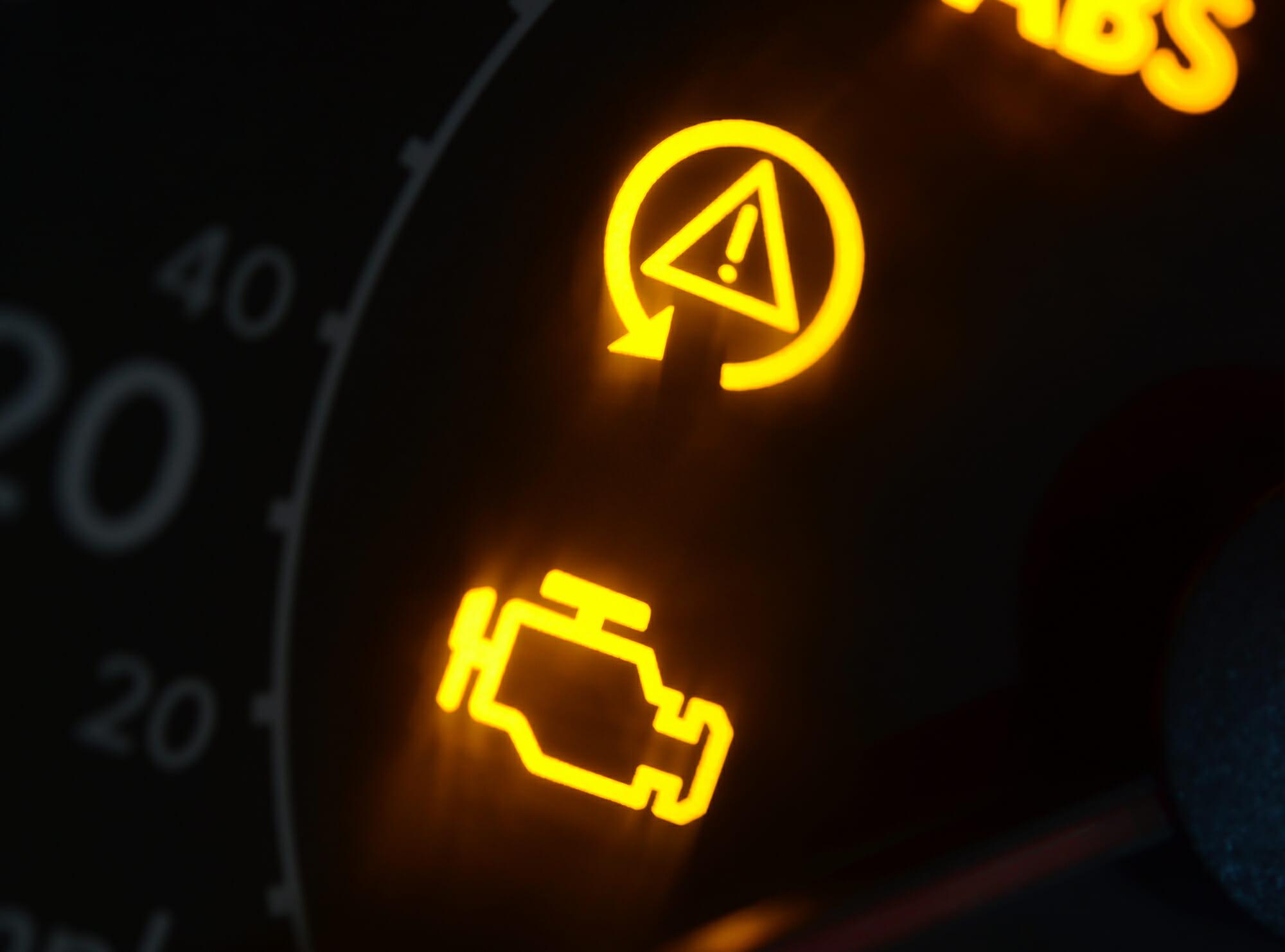 Luz de advertencia de verificación del motor